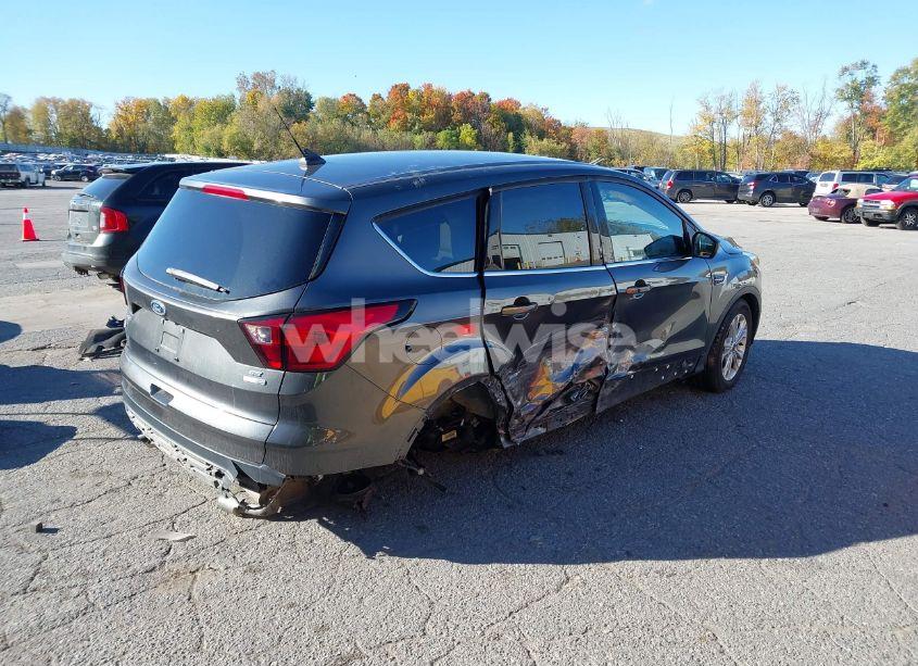 Photo 4 of 2019 Ford Escape SE (VIN 1FMCU9GD7KUA33969)
