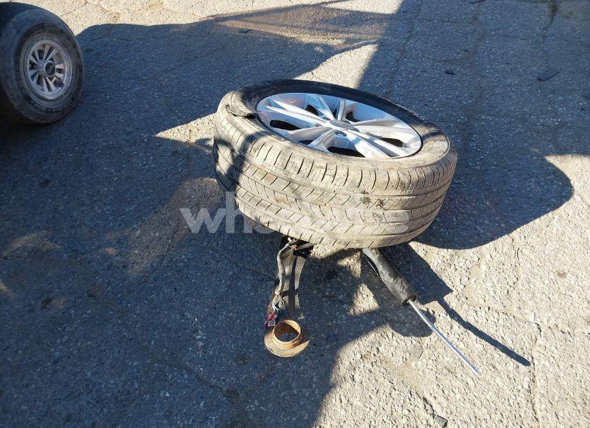 Photo 6 of 2019 Ford Escape SE (VIN 1FMCU9GD7KUA33969)