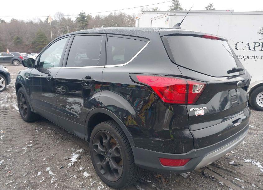 Photo 3 of 2019 Ford Escape SE (VIN 1FMCU9GD7KUA72755)