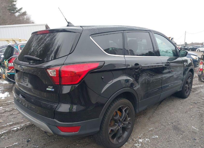 Photo 4 of 2019 Ford Escape SE (VIN 1FMCU9GD7KUA72755)
