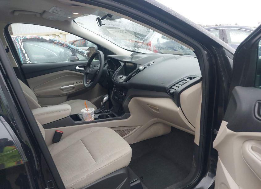 Photo 5 of 2019 Ford Escape SE (VIN 1FMCU9GD7KUA72755)