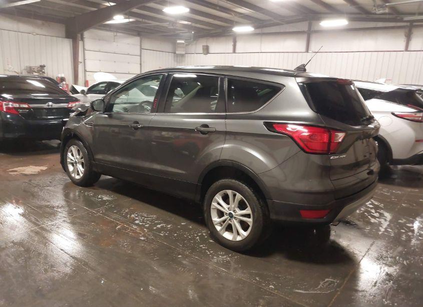 Photo 3 of 2019 Ford Escape SE (VIN 1FMCU9GD7KUA96957)