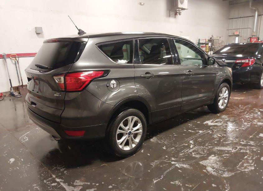 Photo 4 of 2019 Ford Escape SE (VIN 1FMCU9GD7KUA96957)