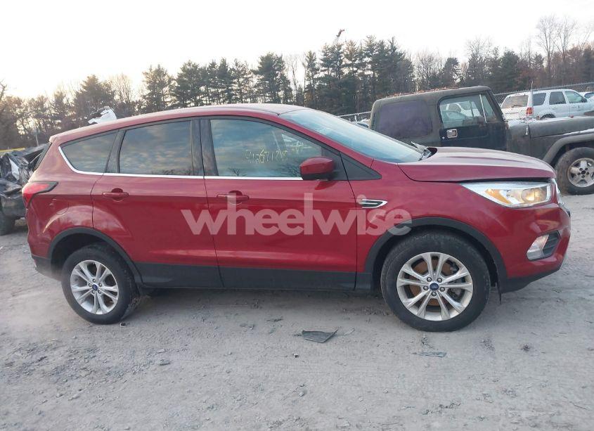 Photo 13 of 2019 Ford Escape SE (VIN 1FMCU9GD7KUB18598)