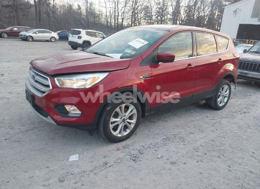 Photo 2 of 2019 Ford Escape SE (VIN 1FMCU9GD7KUB18598)