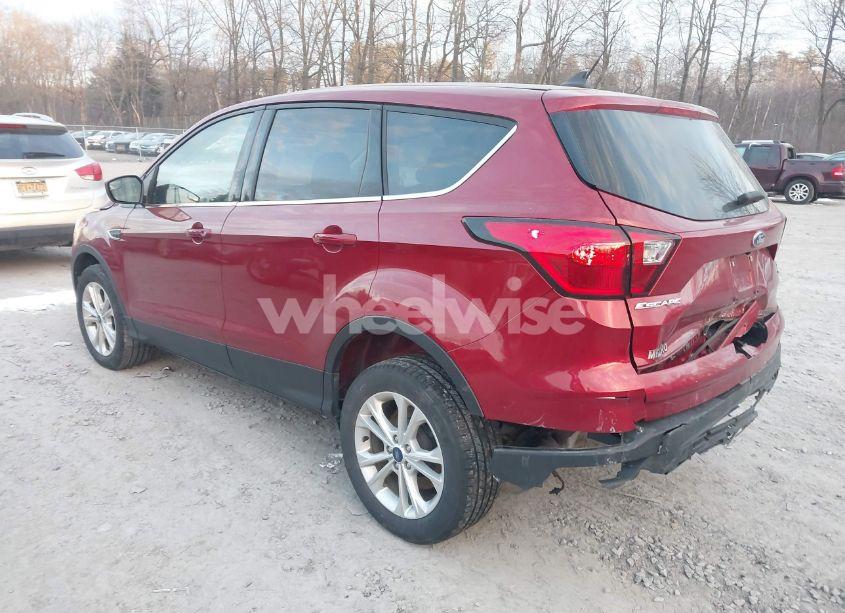 Photo 3 of 2019 Ford Escape SE (VIN 1FMCU9GD7KUB18598)