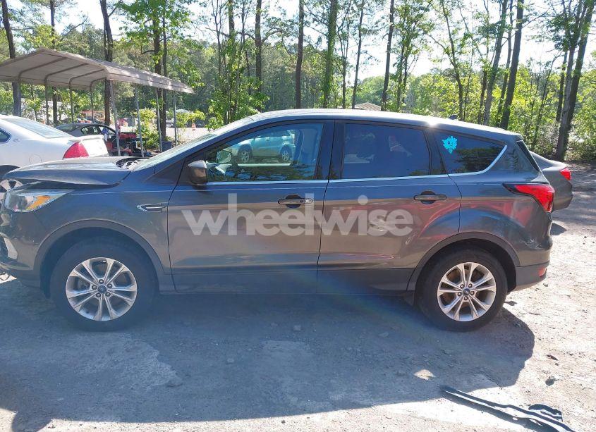 Photo 14 of 2019 Ford Escape SE (VIN 1FMCU9GD7KUB23316)