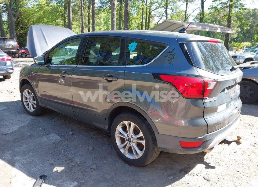 Photo 3 of 2019 Ford Escape SE (VIN 1FMCU9GD7KUB23316)
