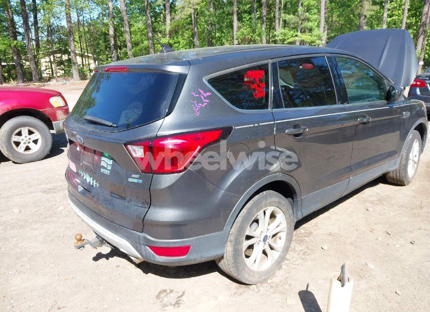 Photo 4 of 2019 Ford Escape SE (VIN 1FMCU9GD7KUB23316)