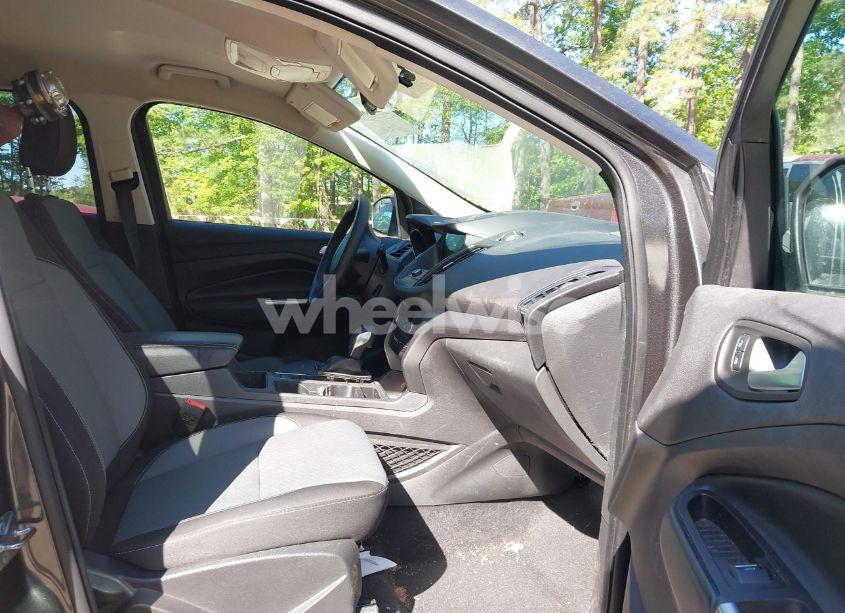 Photo 5 of 2019 Ford Escape SE (VIN 1FMCU9GD7KUB23316)