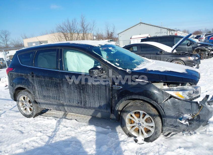 Photo 14 of 2019 Ford Escape SE (VIN 1FMCU9GD7KUC48770)