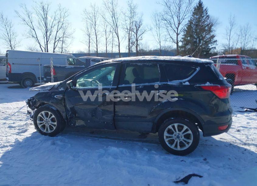 Photo 15 of 2019 Ford Escape SE (VIN 1FMCU9GD7KUC48770)