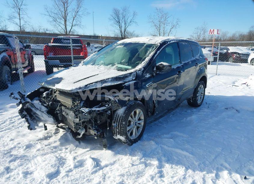 Photo 2 of 2019 Ford Escape SE (VIN 1FMCU9GD7KUC48770)