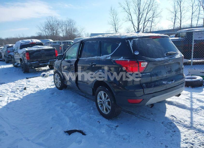 Photo 3 of 2019 Ford Escape SE (VIN 1FMCU9GD7KUC48770)