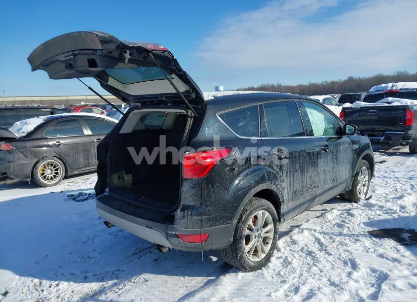 Photo 4 of 2019 Ford Escape SE (VIN 1FMCU9GD7KUC48770)