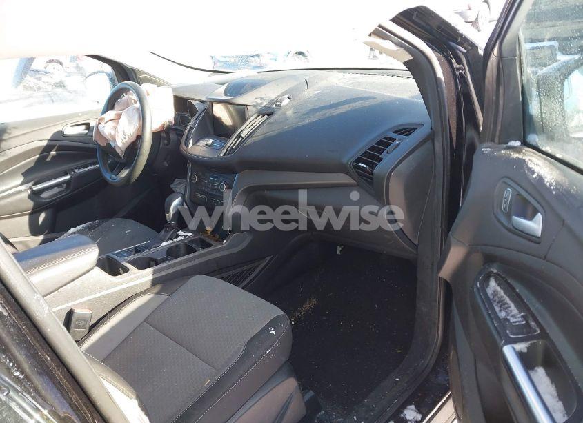 Photo 5 of 2019 Ford Escape SE (VIN 1FMCU9GD7KUC48770)