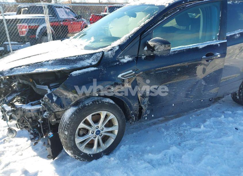 Photo 6 of 2019 Ford Escape SE (VIN 1FMCU9GD7KUC48770)