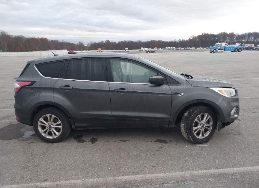 Photo 14 of 2017 Ford Escape SE (VIN 1FMCU9GD8HUA52670)