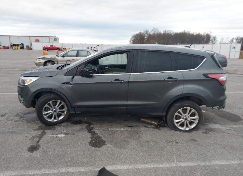 Photo 15 of 2017 Ford Escape SE (VIN 1FMCU9GD8HUA52670)