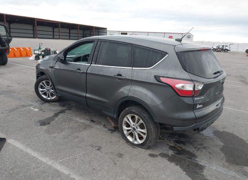 Photo 3 of 2017 Ford Escape SE (VIN 1FMCU9GD8HUA52670)