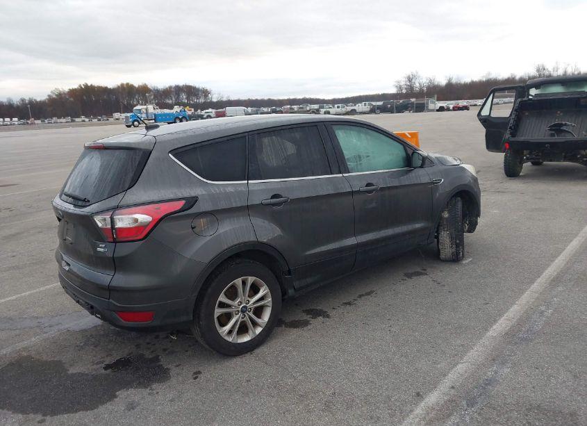 Photo 4 of 2017 Ford Escape SE (VIN 1FMCU9GD8HUA52670)