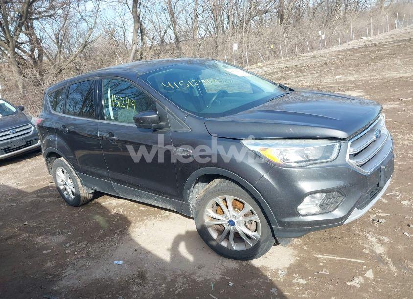 2017 Ford Escape SE (VIN 1FMCU9GD8HUA90092) main photo