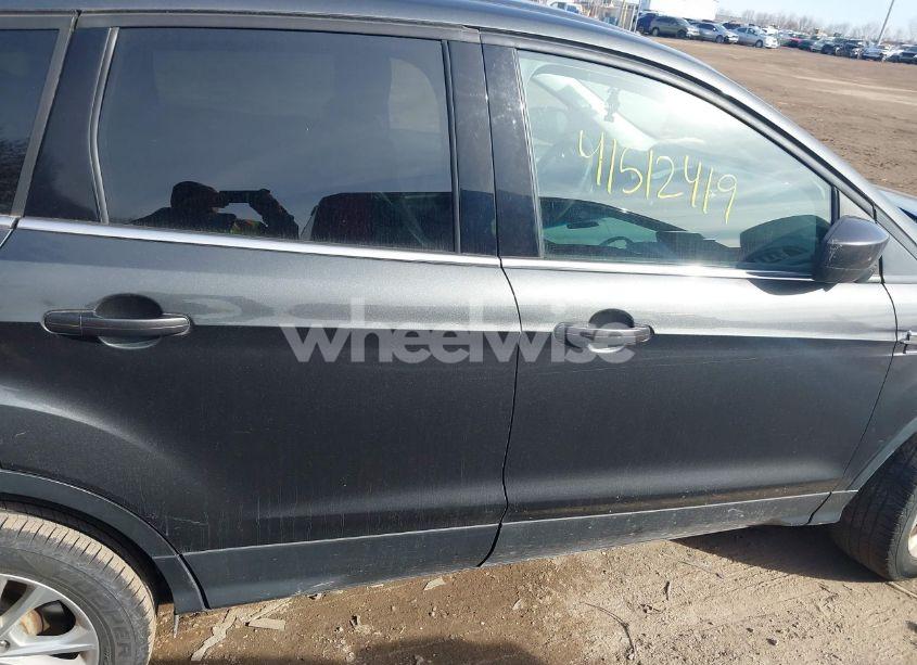 Photo 13 of 2017 Ford Escape SE (VIN 1FMCU9GD8HUA90092)