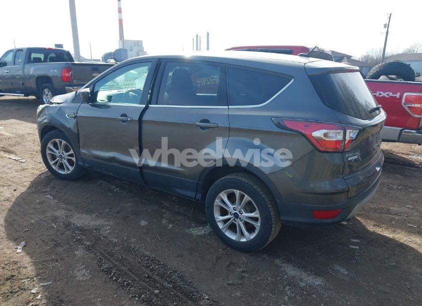 Photo 3 of 2017 Ford Escape SE (VIN 1FMCU9GD8HUA90092)