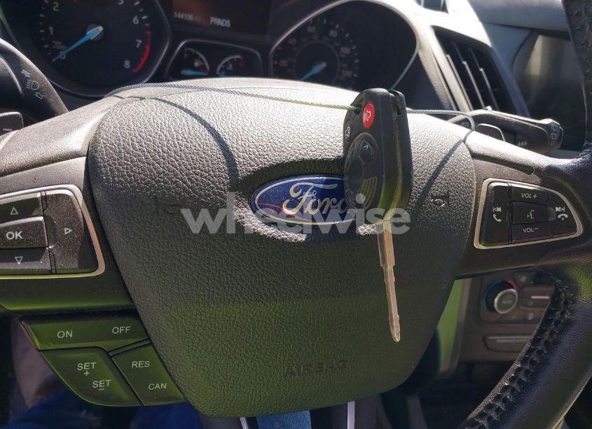 Photo 11 of 2017 Ford Escape SE (VIN 1FMCU9GD8HUB05223)