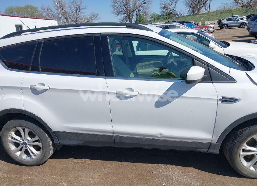 Photo 13 of 2017 Ford Escape SE (VIN 1FMCU9GD8HUB05223)