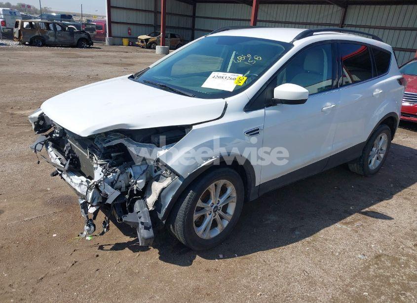 Photo 2 of 2017 Ford Escape SE (VIN 1FMCU9GD8HUB05223)