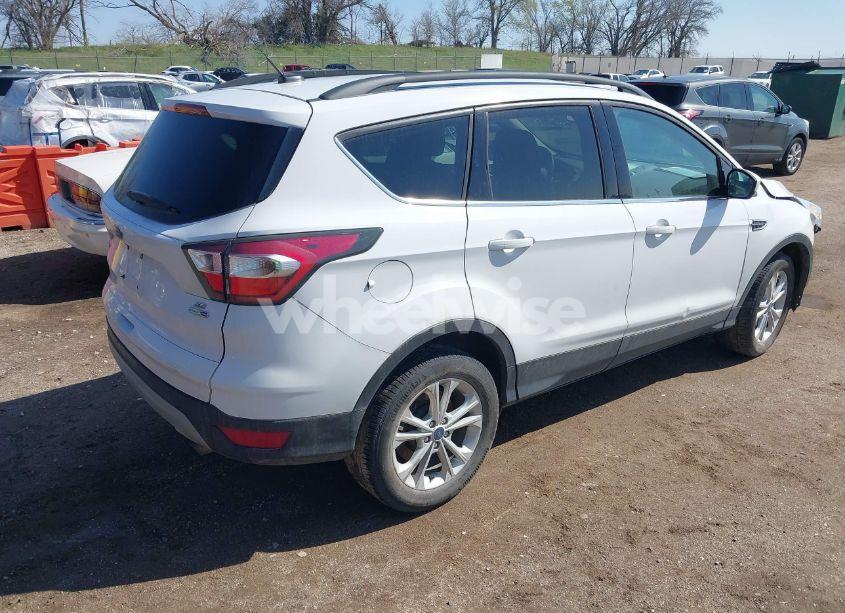 Photo 4 of 2017 Ford Escape SE (VIN 1FMCU9GD8HUB05223)