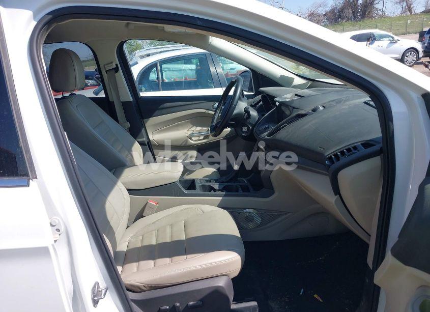 Photo 5 of 2017 Ford Escape SE (VIN 1FMCU9GD8HUB05223)