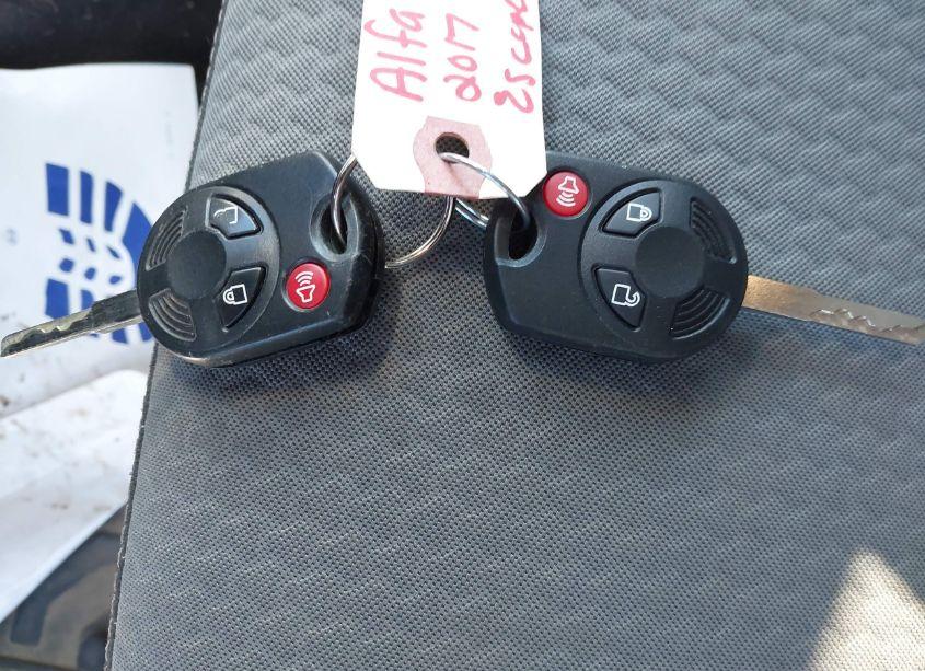 Photo 11 of 2017 Ford Escape SE (VIN 1FMCU9GD8HUB05769)