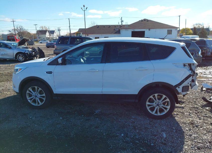 Photo 15 of 2017 Ford Escape SE (VIN 1FMCU9GD8HUB05769)