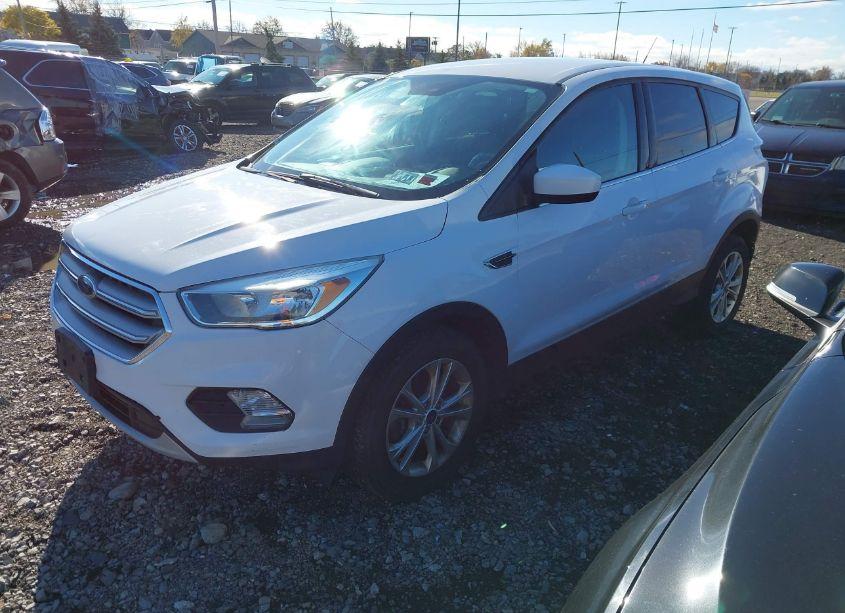 Photo 2 of 2017 Ford Escape SE (VIN 1FMCU9GD8HUB05769)