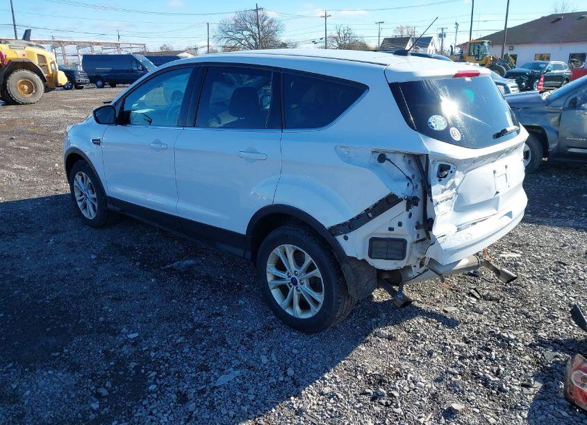 Photo 3 of 2017 Ford Escape SE (VIN 1FMCU9GD8HUB05769)