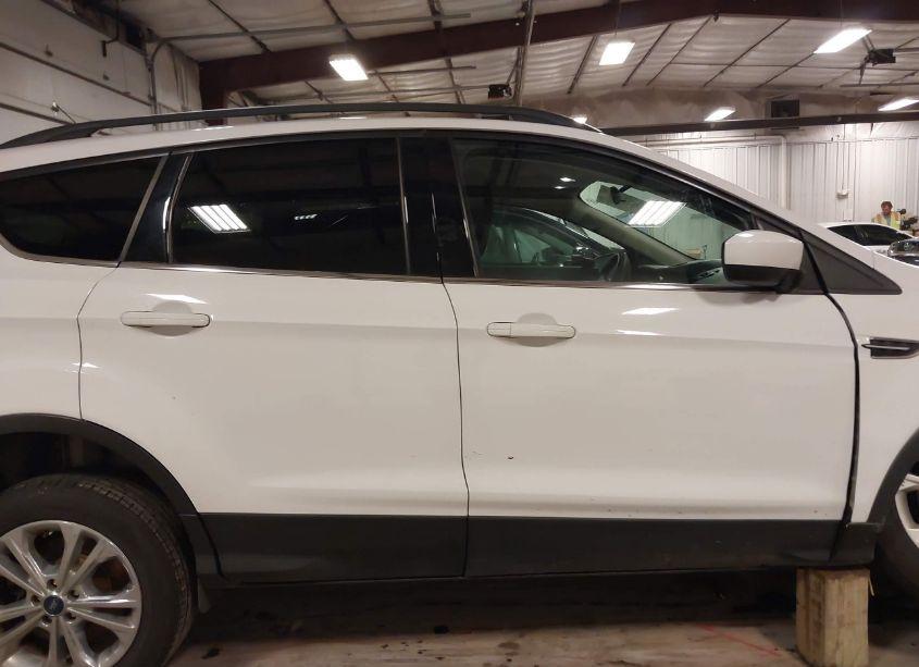 Photo 13 of 2017 Ford Escape SE (VIN 1FMCU9GD8HUB30428)