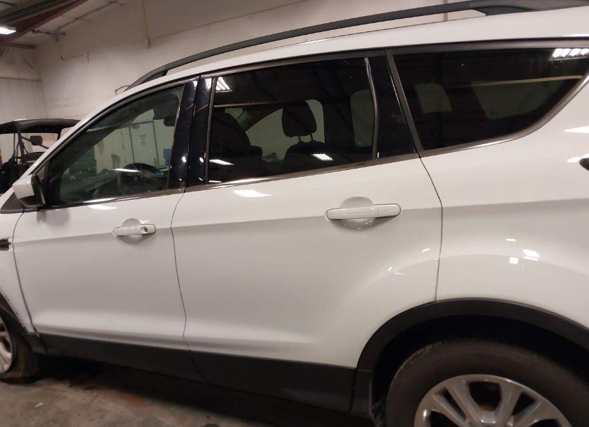 Photo 14 of 2017 Ford Escape SE (VIN 1FMCU9GD8HUB30428)