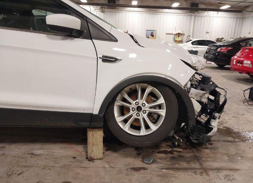 Photo 17 of 2017 Ford Escape SE (VIN 1FMCU9GD8HUB30428)