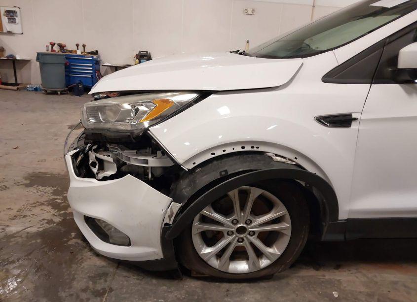 Photo 18 of 2017 Ford Escape SE (VIN 1FMCU9GD8HUB30428)