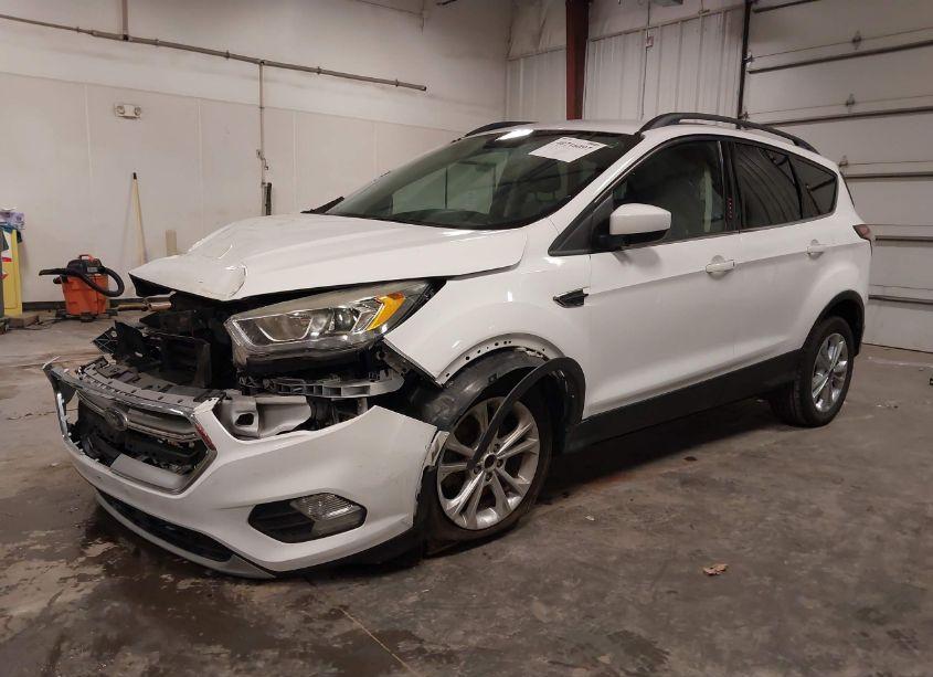 Photo 2 of 2017 Ford Escape SE (VIN 1FMCU9GD8HUB30428)