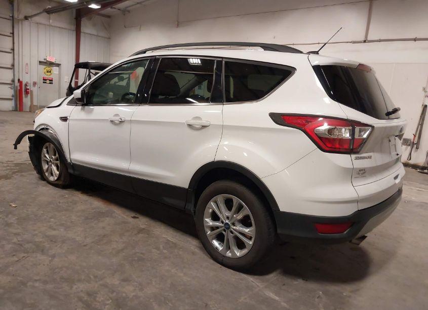 Photo 3 of 2017 Ford Escape SE (VIN 1FMCU9GD8HUB30428)
