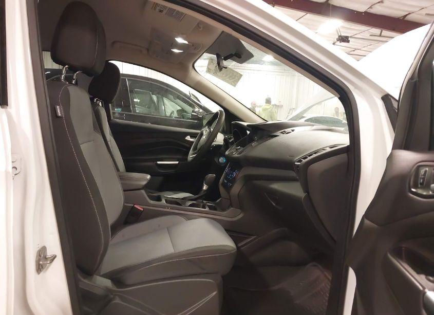 Photo 5 of 2017 Ford Escape SE (VIN 1FMCU9GD8HUB30428)