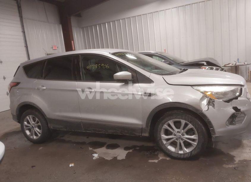 Photo 13 of 2017 Ford Escape SE (VIN 1FMCU9GD8HUB76020)
