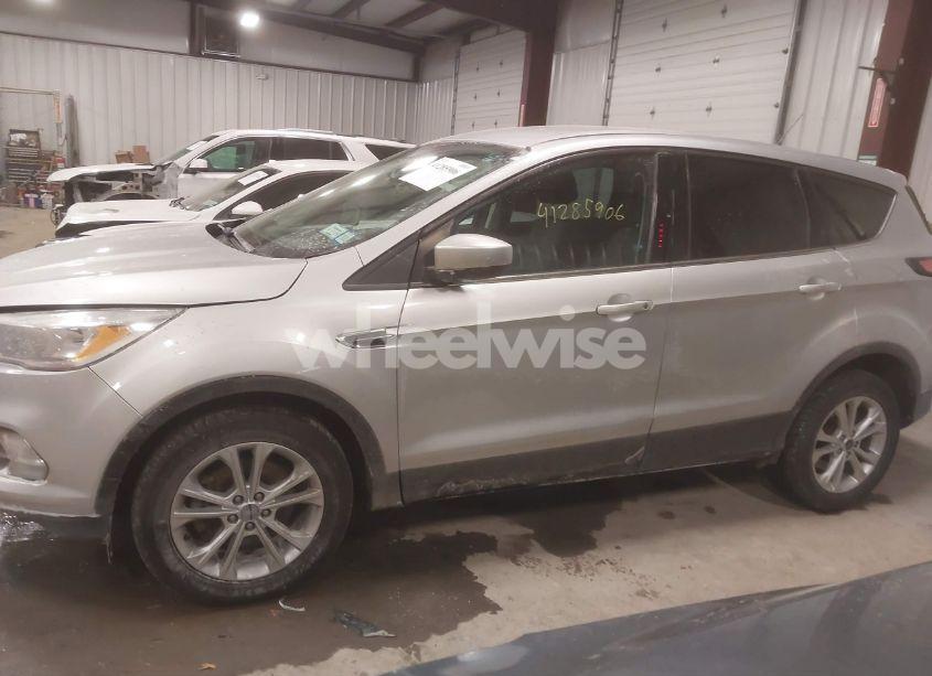 Photo 14 of 2017 Ford Escape SE (VIN 1FMCU9GD8HUB76020)