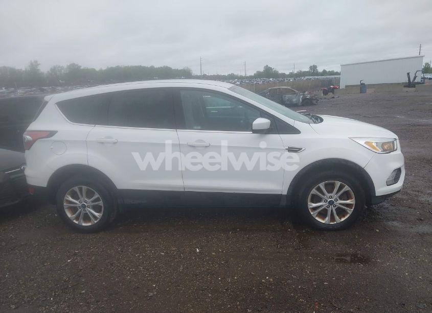 Photo 13 of 2017 Ford Escape SE (VIN 1FMCU9GD8HUB87051)