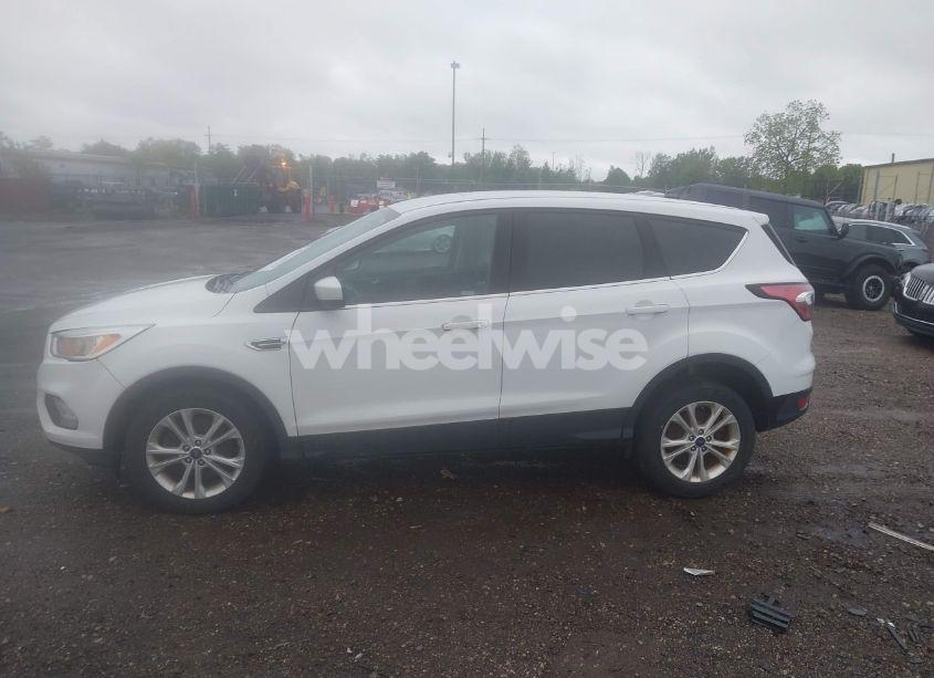 Photo 14 of 2017 Ford Escape SE (VIN 1FMCU9GD8HUB87051)