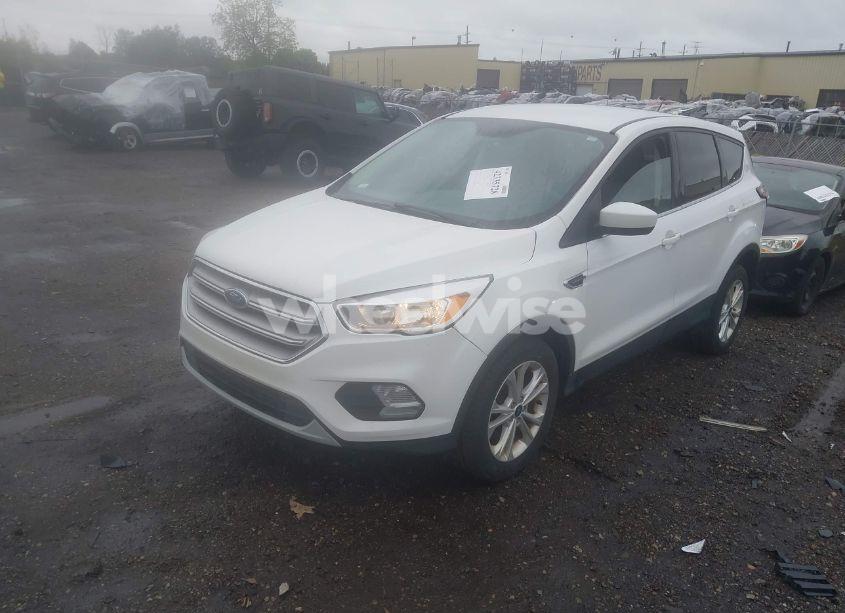 Photo 2 of 2017 Ford Escape SE (VIN 1FMCU9GD8HUB87051)