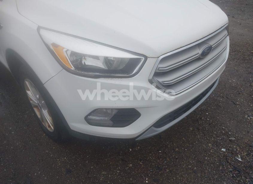 Photo 6 of 2017 Ford Escape SE (VIN 1FMCU9GD8HUB87051)